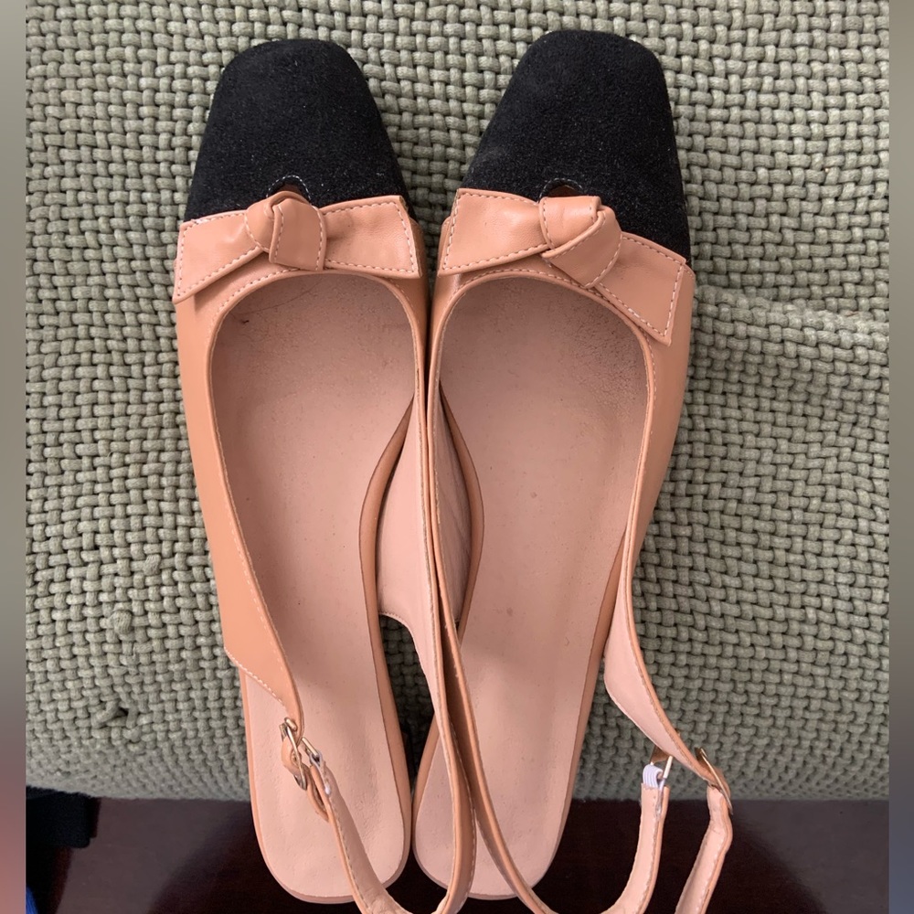 Black and cream flat